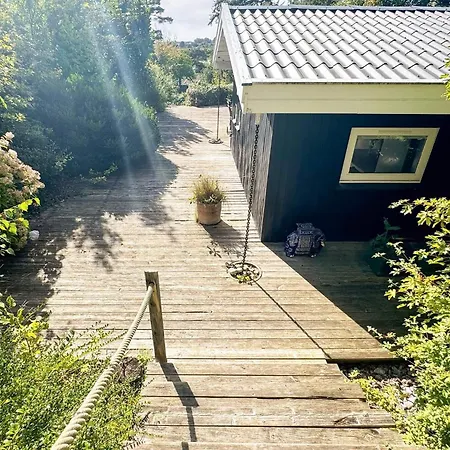 6 Person In Dronningmolle-by Traum *