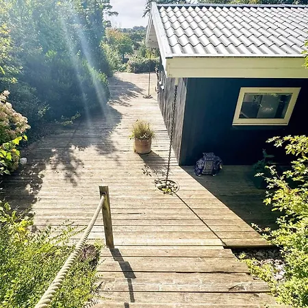 4 Star In Dronningmolle Hornbæk
